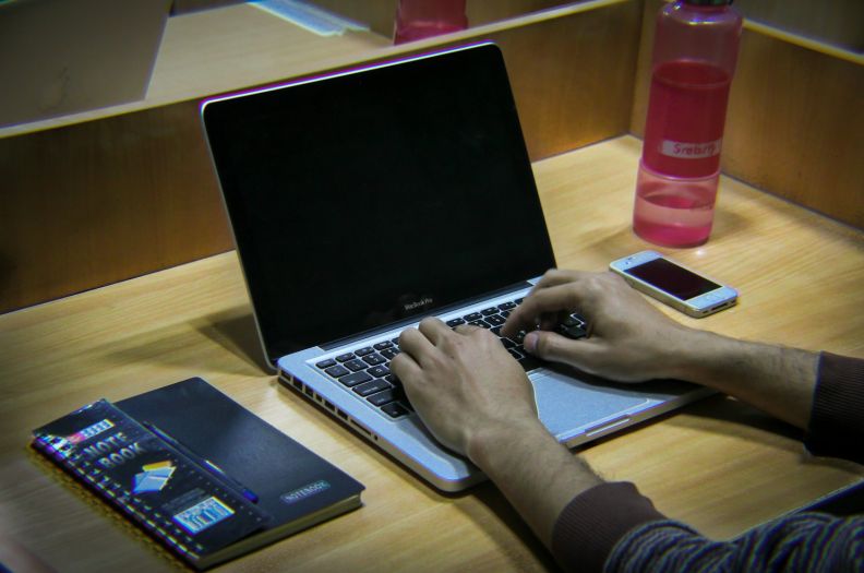 易代账办公软件是什么？企业如何选择合适的办公软件